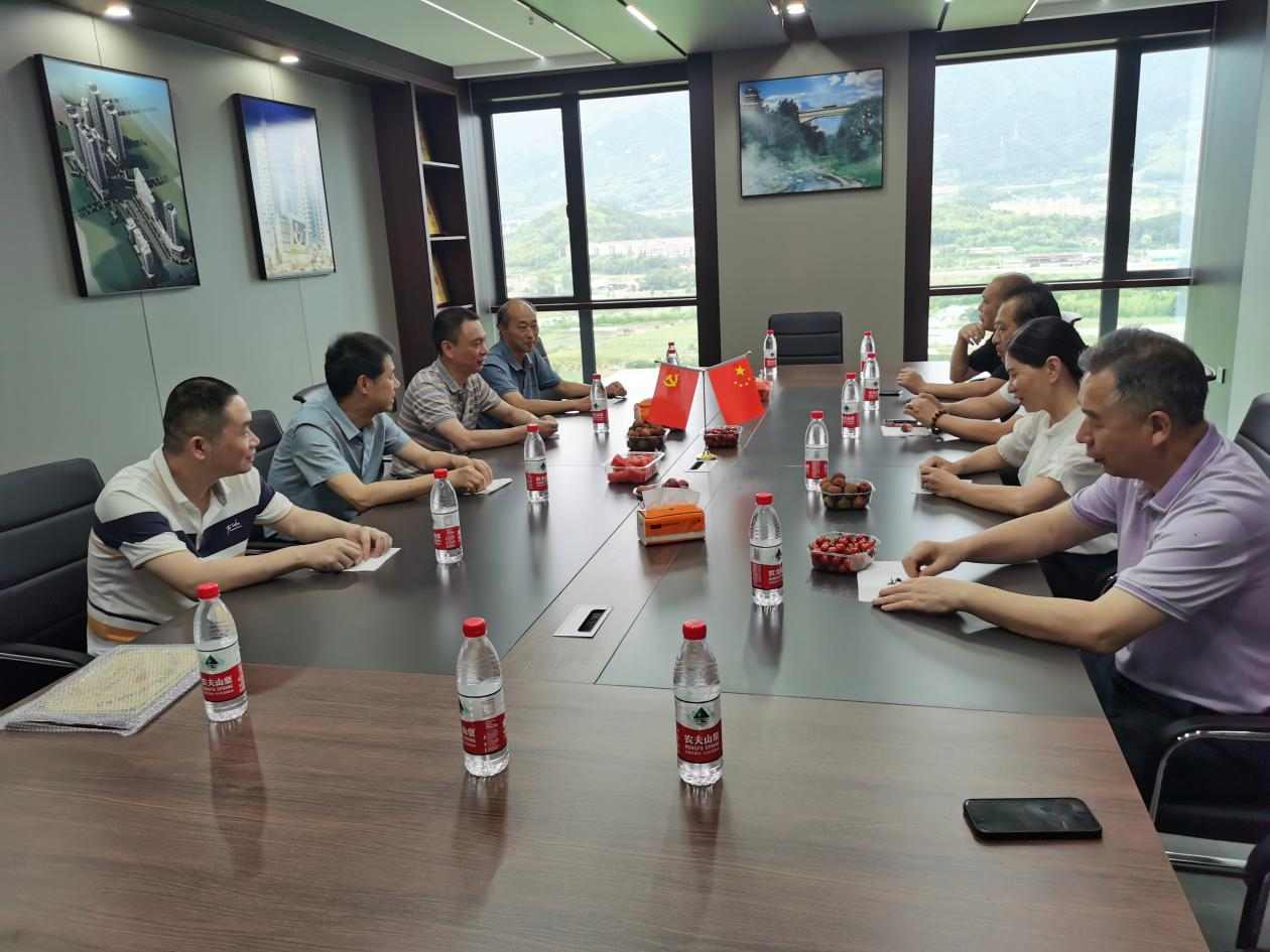 易順建工集團(tuán)有限公司榮獲南平市企業(yè)與企業(yè)家聯(lián)合會(huì)四屆理事會(huì)“常務(wù)副會(huì)長”榮譽(yù)稱號